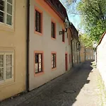 Apartment At The Golden Ram