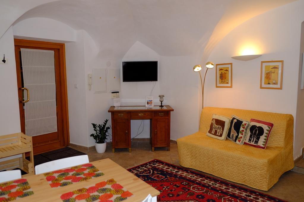 Apartment At The Golden Ram *